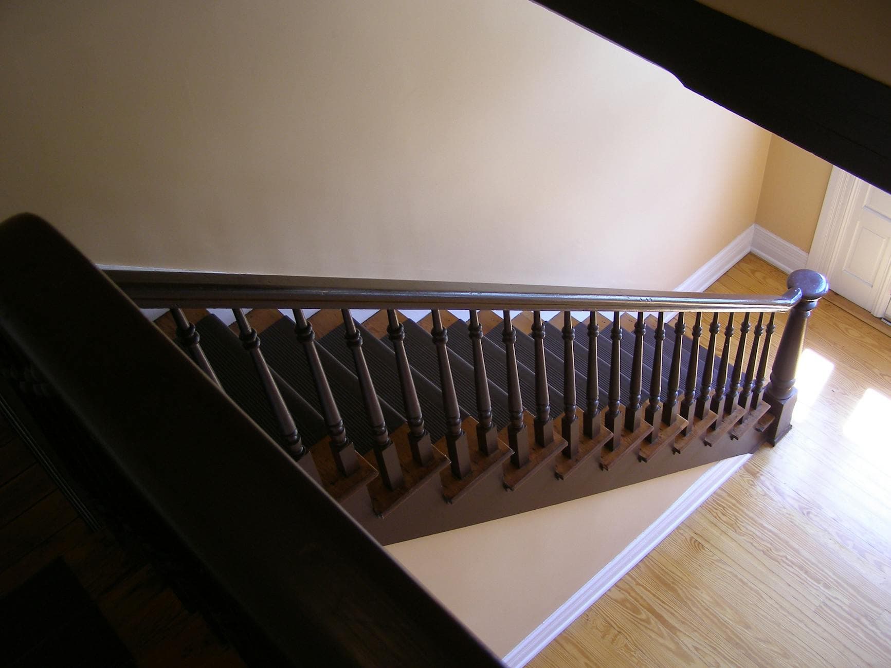 How to Maintain Stair Railings and Banisters